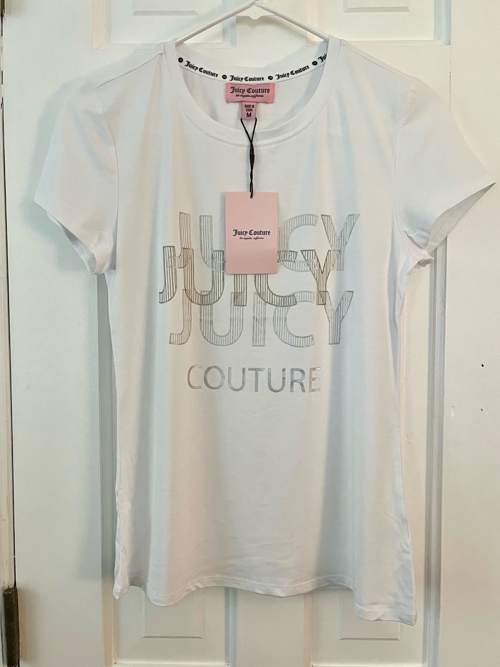JUICY COUTURE NWT Women’s Short Sleeve Crew Neck Graphic Front Tee. Size: Medium - Picture 1 of 7